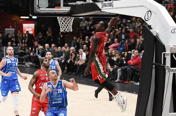 Settima vittoria di fila in campionato per l'Olimpia, capolista imbattuta.