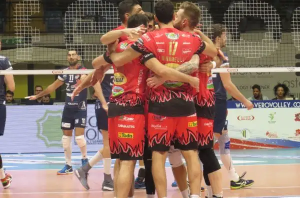 Zaytsev e compagni, alla prima con Bernardi come allenatore, tornano alla vittoria.