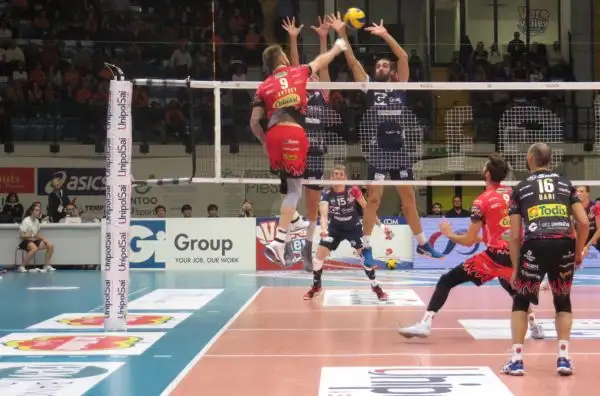 Zaytsev e compagni, alla prima con Bernardi come allenatore, tornano alla vittoria.