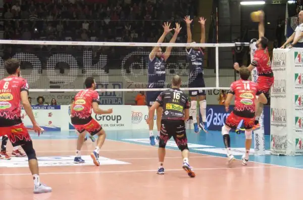 Zaytsev e compagni, alla prima con Bernardi come allenatore, tornano alla vittoria.