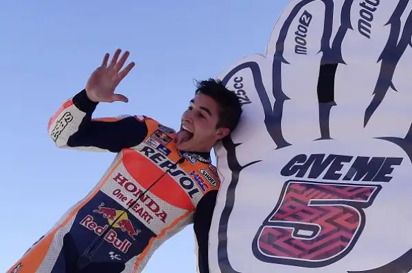 Lorenzo vince l’ultima in Yamaha, Rossi quarto. A Valencia terzo posto per Iannone, all'ultima in Ducati.