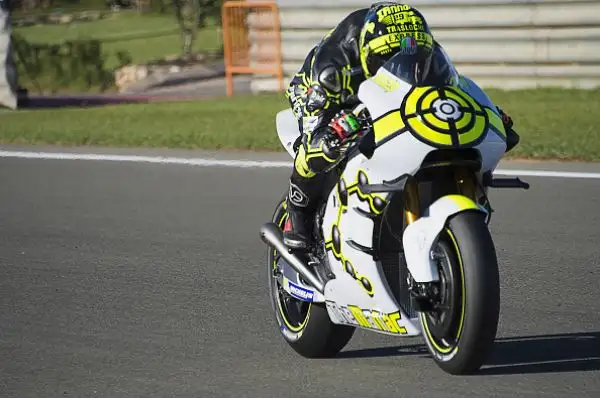 Prima uscita con le moto del 2017 per i centauri della classe regina.