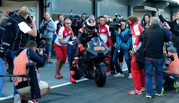 Prima uscita con le moto del 2017 per i centauri della classe regina.