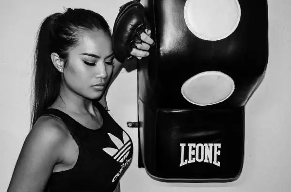 Tutte le foto della bellissima diciottenne thailandese, campionessa mondiale juniores di kickboxing.