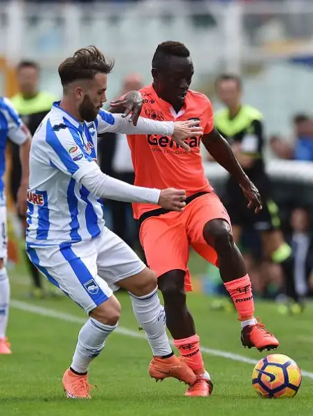L'Empoli trionfa nell'anticipo di serie A delle 12.30 superando con un secco 4-0 il Pescara padrone di casa con la doppietta di Maccarone e i gol di Pucciarelli e Saponara.