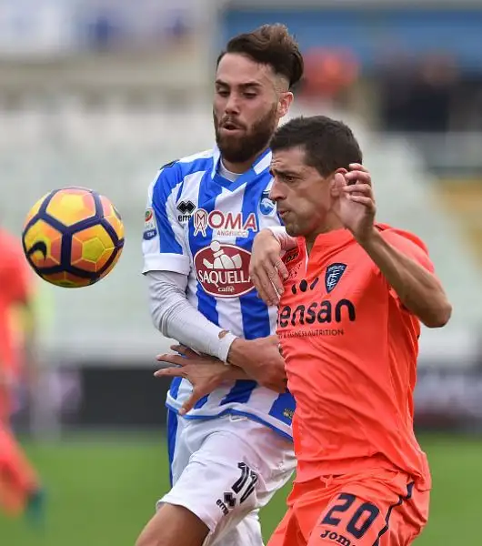 L'Empoli trionfa nell'anticipo di serie A delle 12.30 superando con un secco 4-0 il Pescara padrone di casa con la doppietta di Maccarone e i gol di Pucciarelli e Saponara.