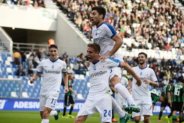Scioccante sconfitta del Sassuolo, piegato in casa per 3-0 dall'Atalanta sempre più lanciata grazie ai gol di Gomez, Caldara e Conti: ora i neroverdi sono quintultimi.