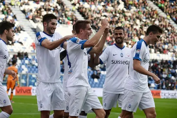 Scioccante sconfitta del Sassuolo, piegato in casa per 3-0 dall'Atalanta sempre più lanciata grazie ai gol di Gomez, Caldara e Conti: ora i neroverdi sono quintultimi.