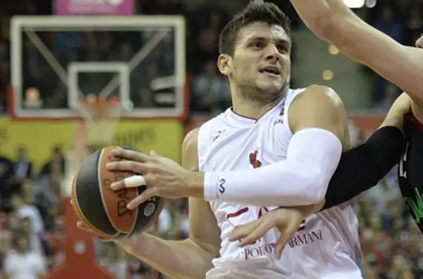 Giugno: l'Olimpia Milano di Alessandro Gentile (che a dicembre poi passa al Panathinaikos) vince il suo ventisettesimo scudetto.