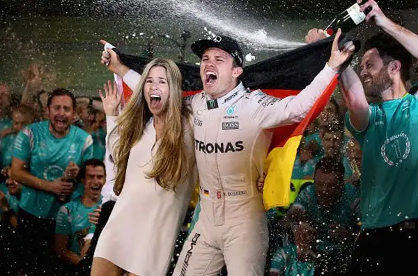 Novembre: Nico Rosberg vince il suo primo storico titolo mondiale in Formula 1 e pochi giorni dopo annuncia clamorosamente il ritiro.