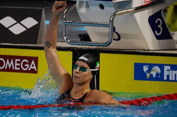 Dicembre: Federica Pellegrini si lascia alle spalle la delusione olimpica vincendo per la prima volta l'oro ai Mondiali in vasca corta.