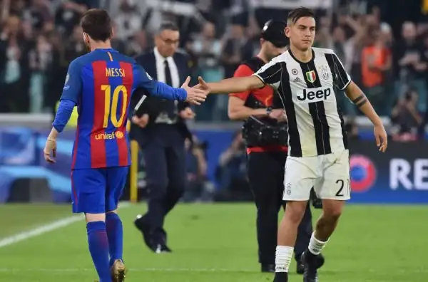 Bianconeri travolgenti nell'andata dei quarti di finale di Champions League: contro i blaugrana a segno Dybala con una doppietta e Chiellini