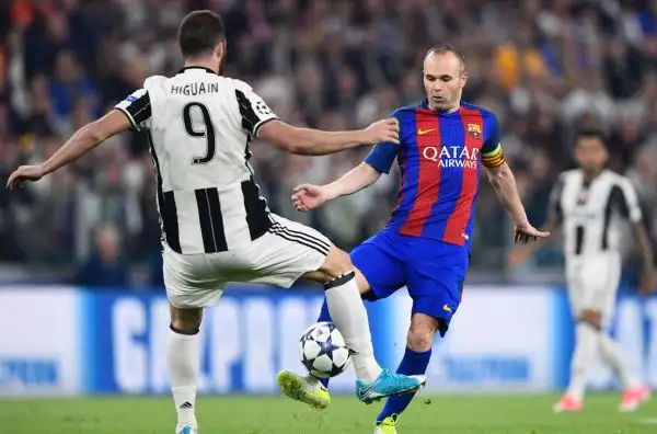 Bianconeri travolgenti nell'andata dei quarti di finale di Champions League: contro i blaugrana a segno Dybala con una doppietta e Chiellini