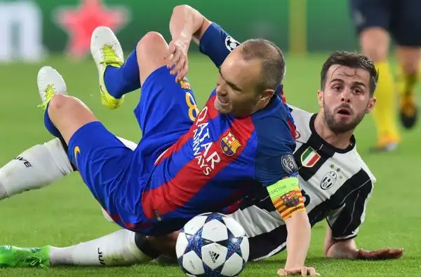 Bianconeri travolgenti nell'andata dei quarti di finale di Champions League: contro i blaugrana a segno Dybala con una doppietta e Chiellini