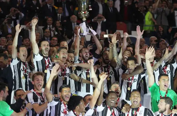 I bianconeri compiono il primo passo verso il Triplete conquistando la terza Coppa Italia consecutiva. E' delirio all'Olimpico.