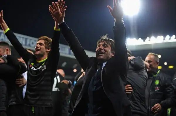 Il tecnico leccese conquista la Premier League alla guida del Chelsea. La vittoria contro il WBA ha matematicamente laureato i Blues campioni d'Inghilterra.
