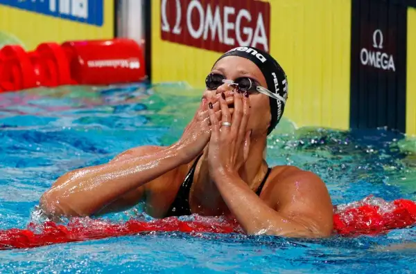 Federica conquista il terzo oro iridato della sua carriera. Poi annuncia: "Sono i miei ultimi 200".