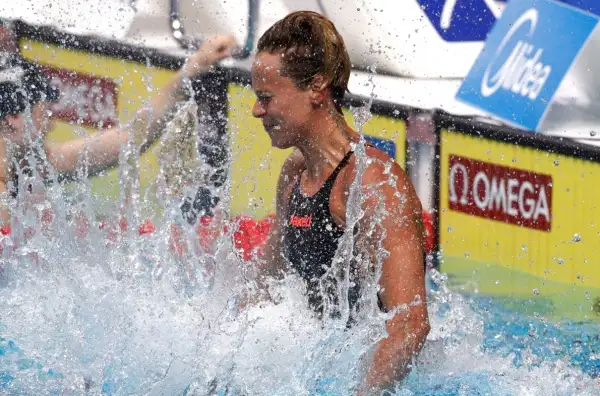 Federica conquista il terzo oro iridato della sua carriera. Poi annuncia: "Sono i miei ultimi 200".