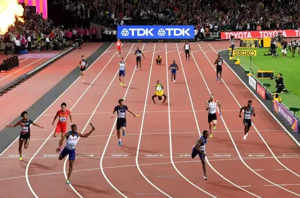 Bolt, ancora uno choc: drammatico infortunio nella 4x100 che ha chiuso la sua carriera. Epilogo amarissimo per il giamaicano, che non conclude la gara.