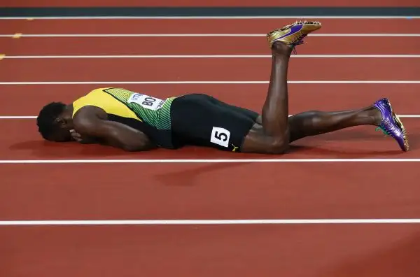 Bolt, ancora uno choc: drammatico infortunio nella 4x100 che ha chiuso la sua carriera. Epilogo amarissimo per il giamaicano, che non conclude la gara.