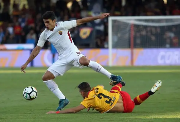 La Roma non molla il treno scudetto e nel secondo anticipo della quinta giornata supera indenne la pratica Benevento con doppietta di Dzeko e doppio autogol degli sfortunati campani.
