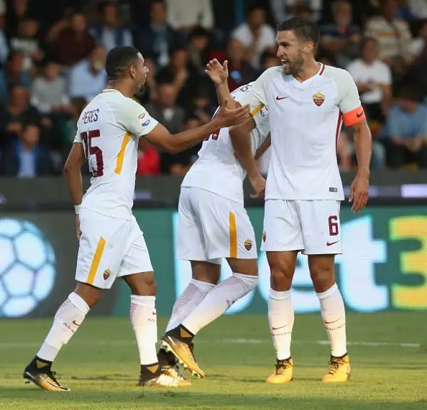 La Roma non molla il treno scudetto e nel secondo anticipo della quinta giornata supera indenne la pratica Benevento con doppietta di Dzeko e doppio autogol degli sfortunati campani.