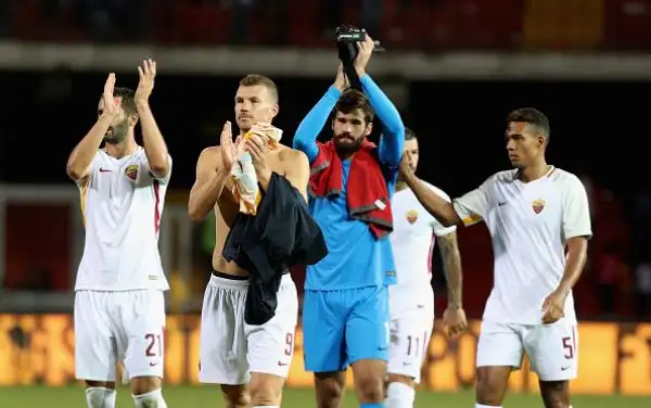 La Roma non molla il treno scudetto e nel secondo anticipo della quinta giornata supera indenne la pratica Benevento con doppietta di Dzeko e doppio autogol degli sfortunati campani.