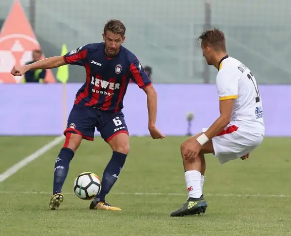 Il Crotone piega un Benevento ancora fermo a 0 punti.
