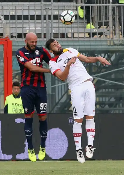 Il Crotone piega un Benevento ancora fermo a 0 punti.