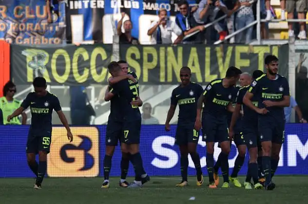 L'inter passa in Calabria nel finale con Skriniar che trova l'1-0 all'83' con un tiro di punta sugli sviluppi di un calcio di punizione, allo scadere Perisic chiude la partita.