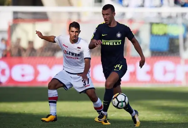 L'inter passa in Calabria nel finale con Skriniar che trova l'1-0 all'83' con un tiro di punta sugli sviluppi di un calcio di punizione, allo scadere Perisic chiude la partita.