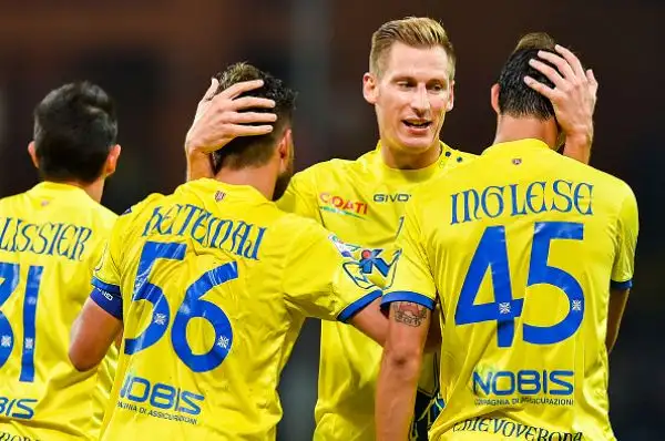 Dopo un primo tempo con poche emozioni il 'Grifone' passa nella ripresa con Laxalt, ma poi arretra e si fa riacciuffare da Hetemaj: un punto a testa.