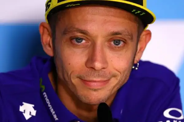 Il Dottore in pista ad Aragon, con i chiodi nella gamba e nonostante la pioggia, ad appena 22 giorni dal grave incidente in Enduro.