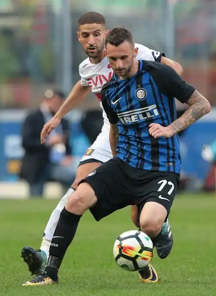 Una rete in extremis consente all'Inter di piegare il Genoa.