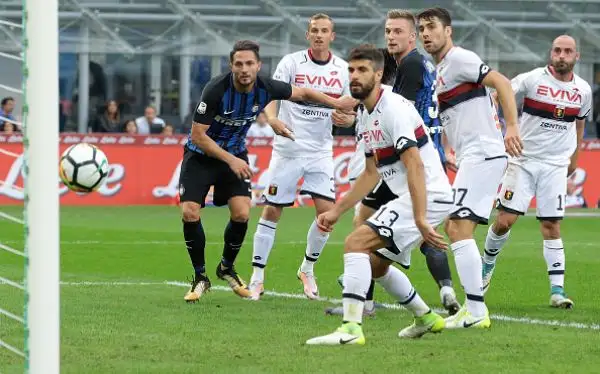Una rete in extremis consente all'Inter di piegare il Genoa.