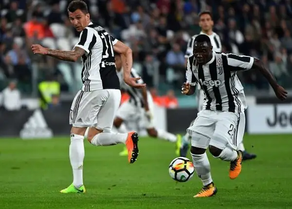 Nel primo tempo la Juve soffre, pur non concedendo nulla alla Viola. Nella ripresa i bianconeri crescono e trovano il gol vittoria con Mandzukic, servito da Cuadrado, sfuggito alla marcatura di Gaspar