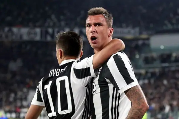 Nel primo tempo la Juve soffre, pur non concedendo nulla alla Viola. Nella ripresa i bianconeri crescono e trovano il gol vittoria con Mandzukic, servito da Cuadrado, sfuggito alla marcatura di Gaspar