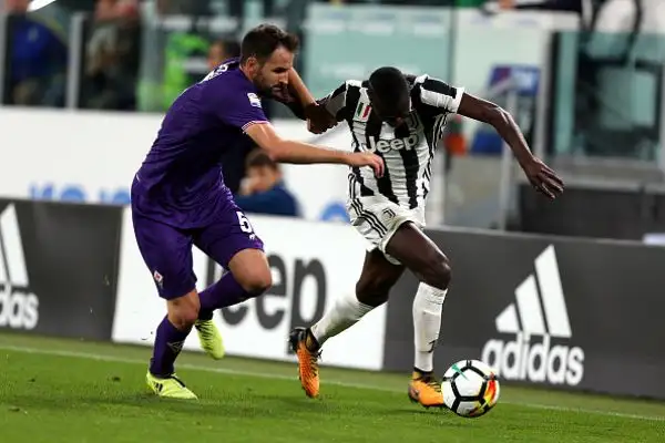 Nel primo tempo la Juve soffre, pur non concedendo nulla alla Viola. Nella ripresa i bianconeri crescono e trovano il gol vittoria con Mandzukic, servito da Cuadrado, sfuggito alla marcatura di Gaspar