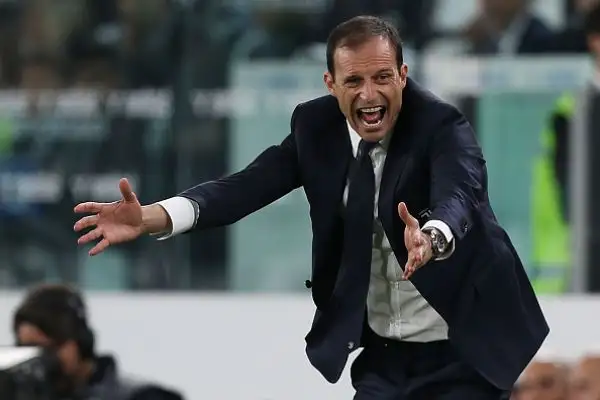 Nel primo tempo la Juve soffre, pur non concedendo nulla alla Viola. Nella ripresa i bianconeri crescono e trovano il gol vittoria con Mandzukic, servito da Cuadrado, sfuggito alla marcatura di Gaspar