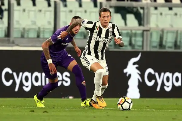 Nel primo tempo la Juve soffre, pur non concedendo nulla alla Viola. Nella ripresa i bianconeri crescono e trovano il gol vittoria con Mandzukic, servito da Cuadrado, sfuggito alla marcatura di Gaspar