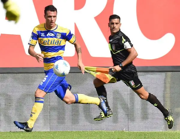 Il Perugia travolge per 3-0 il Parma, e aggancia al primo posto il Carpi, con la doppietta di Buonaiuto e la rete del nordcoreano Kwang-Song Han.