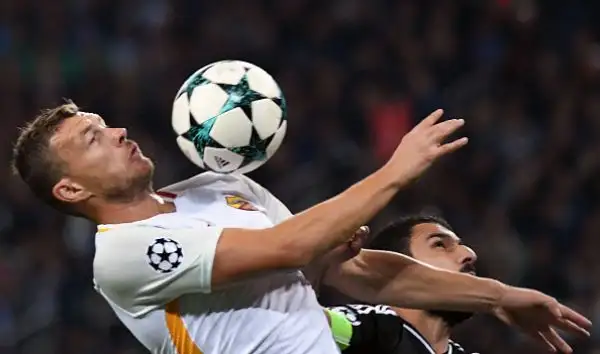 Edin Dzeko, autore del secondo gol giallorosso, in una zione di gioco