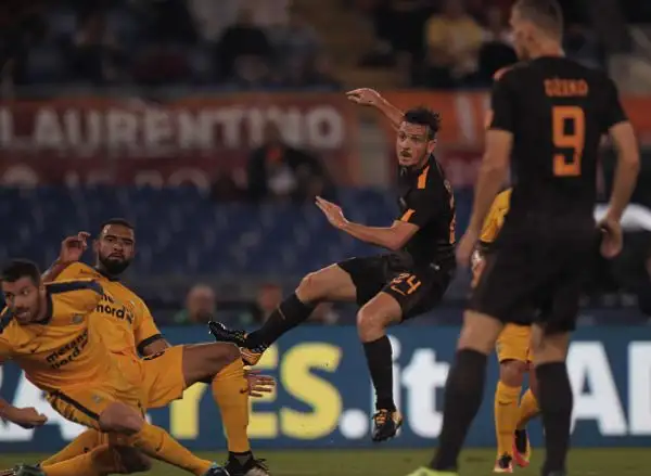 Tutto facile per i padroni di casa, che dominano il primo tempo all'Olimpico con le reti di Naiggoolan e Dzeko. Nella ripresa ancora in gol il Bosniaco per il gol del definitivo 3-0.