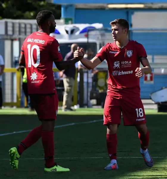 I rossoblu piegano la Spal dell'ex Borriello con una bellissima rete di Joao Pedro e un gol del gioiellino Barella.