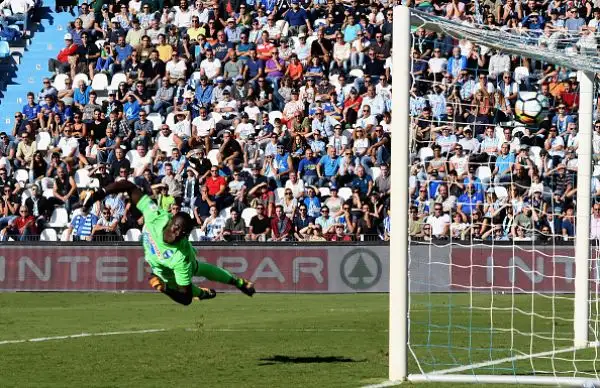 I rossoblu piegano la Spal dell'ex Borriello con una bellissima rete di Joao Pedro e un gol del gioiellino Barella.