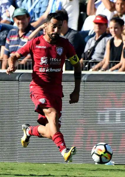 I rossoblu piegano la Spal dell'ex Borriello con una bellissima rete di Joao Pedro e un gol del gioiellino Barella.