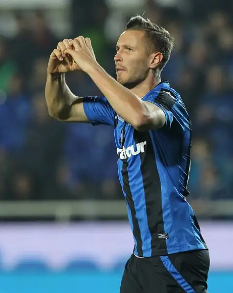 Succede tutto nel secondo tempo con i bergamaschi capaci di segnare tre gol con Freuler, Ilicic e Kurtic che confezionano la vittoria per i padroni di casa.