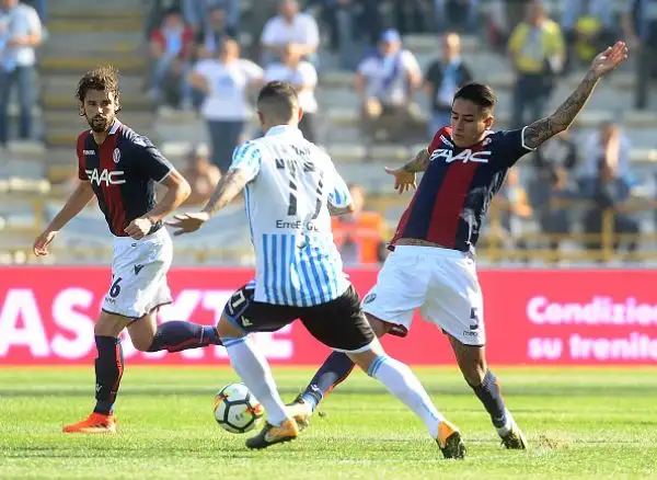 I felsinei si aggiudicano la sfida tutta emiliana con la Spal, grazie ad un gol di Poli e un'autorete di Salamon. Inutile il timbro di Antenucci.