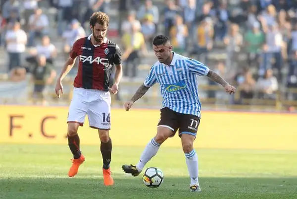 I felsinei si aggiudicano la sfida tutta emiliana con la Spal, grazie ad un gol di Poli e un'autorete di Salamon. Inutile il timbro di Antenucci.