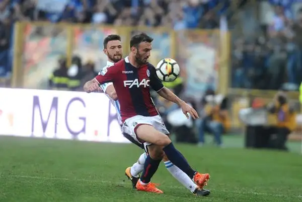 I felsinei si aggiudicano la sfida tutta emiliana con la Spal, grazie ad un gol di Poli e un'autorete di Salamon. Inutile il timbro di Antenucci.